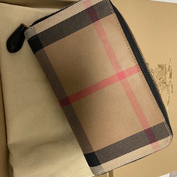 Burberry Wallet - Picture 4 of 5